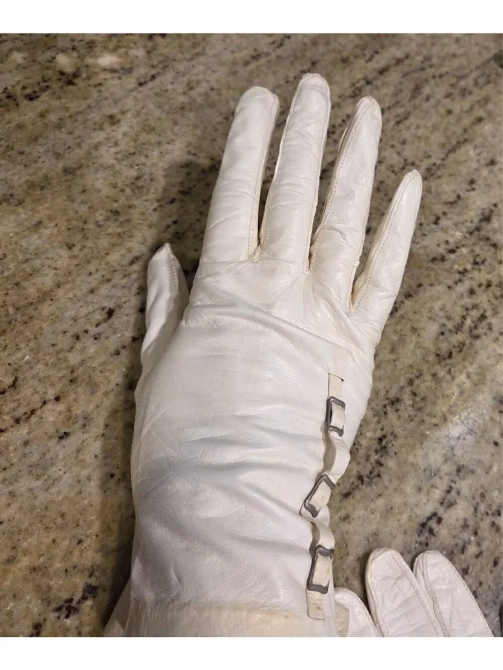 New! Vintage Women's Size M/L Cream Leather Formal Gloves Italy Buckle Accent